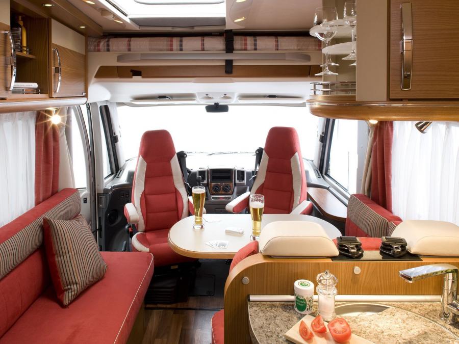 Интерьер Hymer B-Class SL 2007 года  (фото 3 из 16)